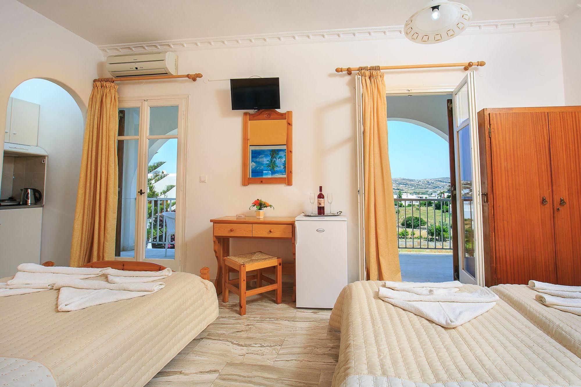 John'S Rooms & Studios Parikia  Ngoại thất bức ảnh